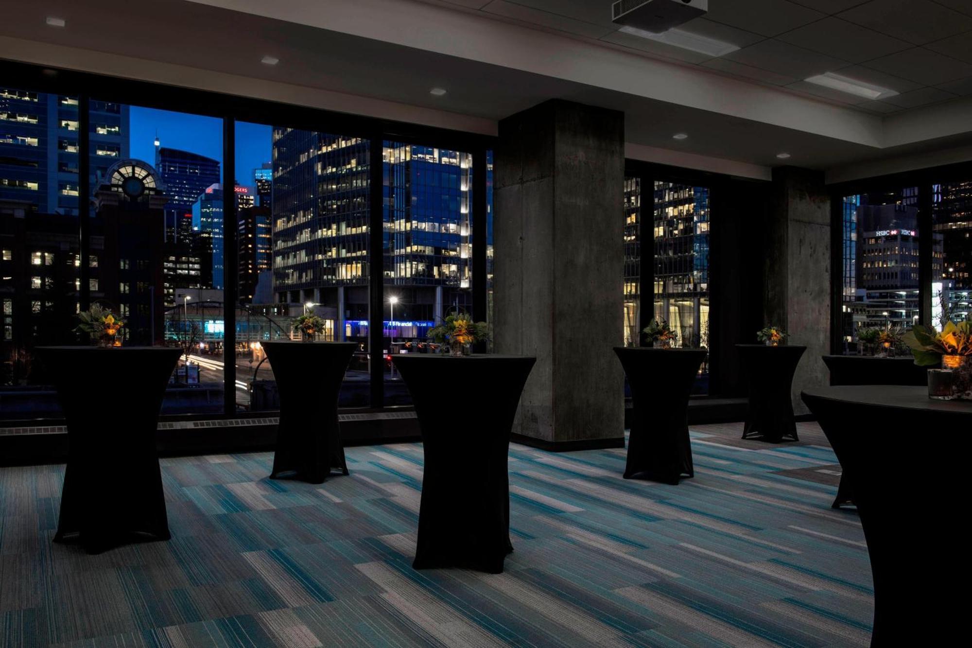 Residence Inn By Marriott Calgary Downtown/Beltline District Экстерьер фото